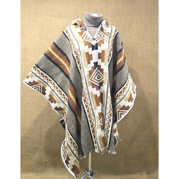 Poncho ekwadorskie - długie ze 100% wełny owczej w odcieniu beżowo brązowym.